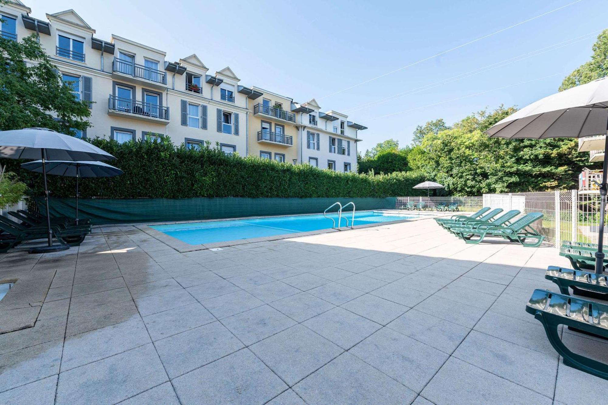 Zenitude Hôtel-résidences Les Terrasses Du 3* Évian-les-Bains